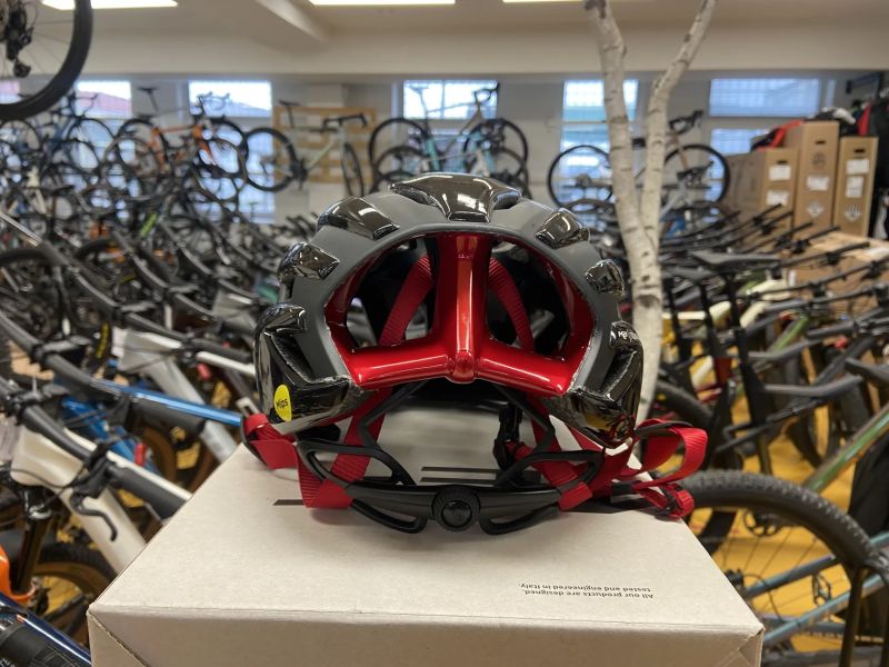 Přilba Met Trenta Mips 2025