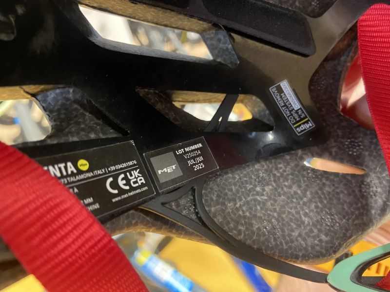 Přilba Met Trenta Mips 2025