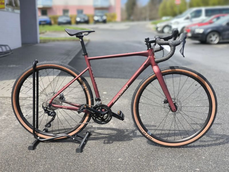!!!NOVÝ!!! Gravel Megamo Jakar 30 - Garnet, Shimano GRX, vel. S a M