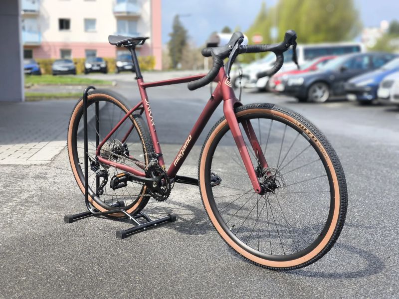 !!!NOVÝ!!! Gravel Megamo Jakar 30 - Garnet, Shimano GRX, vel. S a M