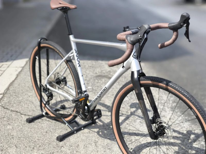 !!!NOVÝ!!! Gravel Megamo Jakar 30 - RAW, Shimano GRX, vel.L a XL