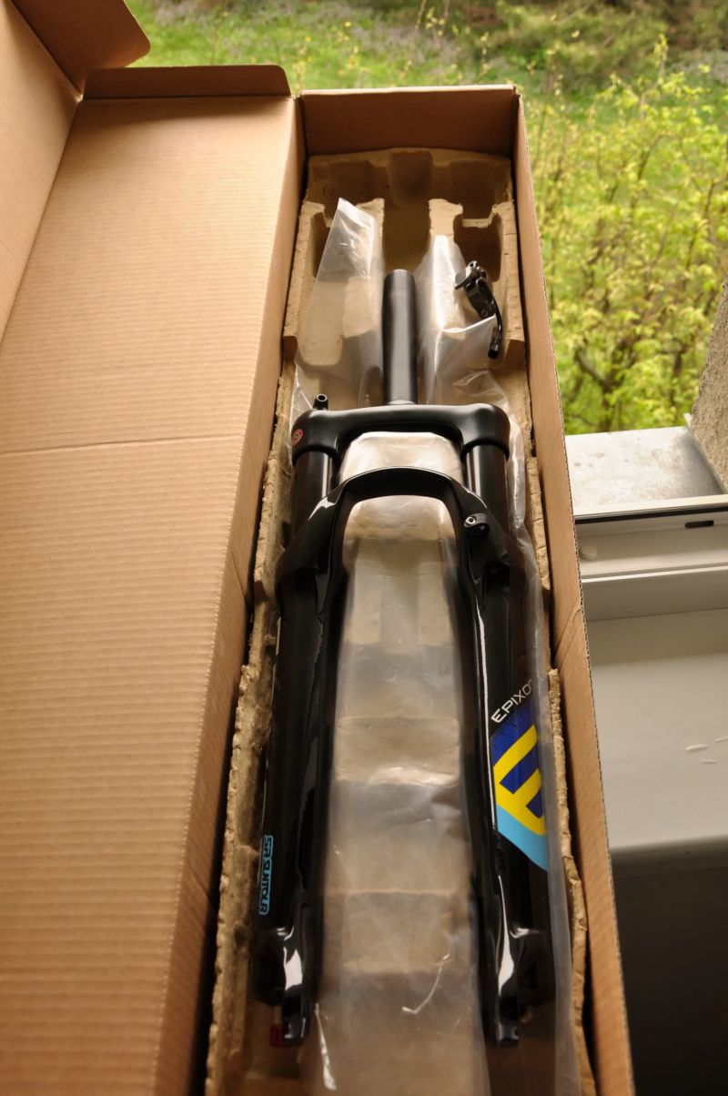 Vzduchová vidlice SR Suntour Epixon RLR 26 100mm QR 