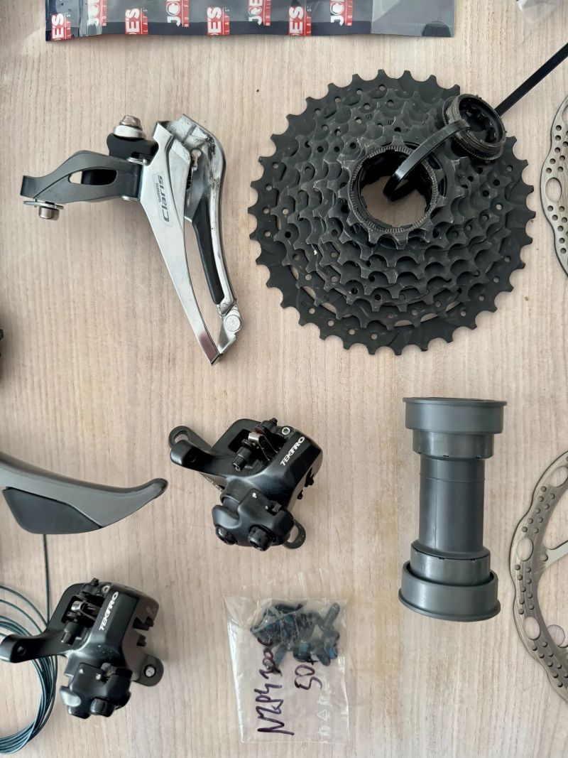 Komponenty z kola SPECIALIZED DIVERGE E5