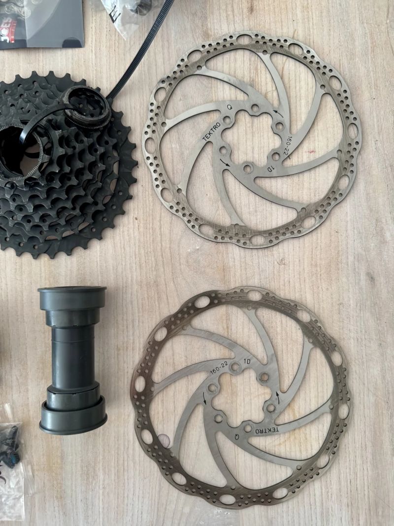 Komponenty z kola SPECIALIZED DIVERGE E5