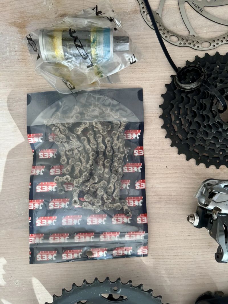 Komponenty z kola SPECIALIZED DIVERGE E5