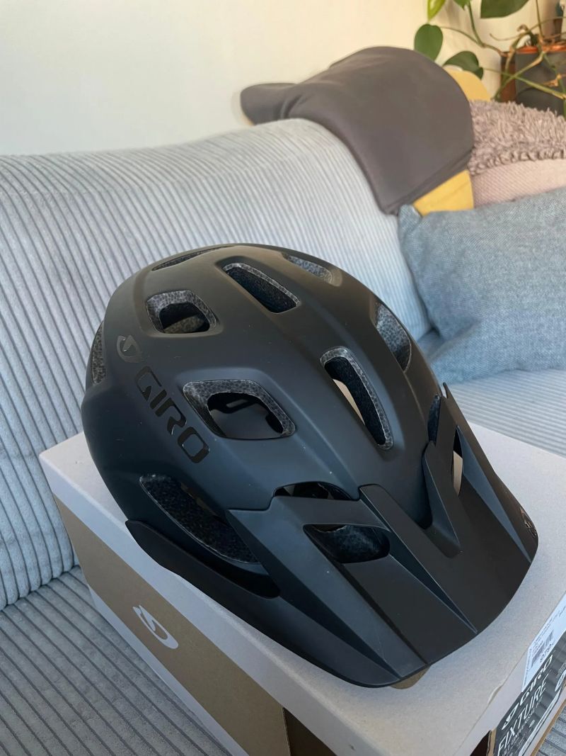 Cyklistická helma GIRO fixture