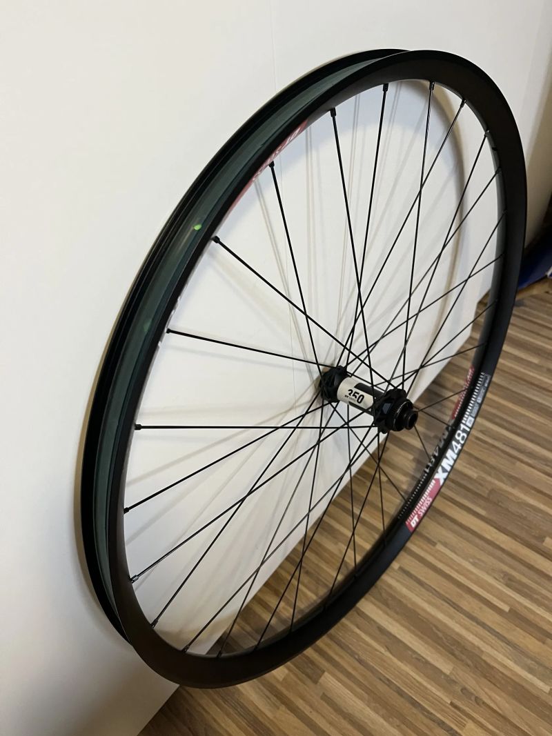 Přední kolo DT SWISS (nové )