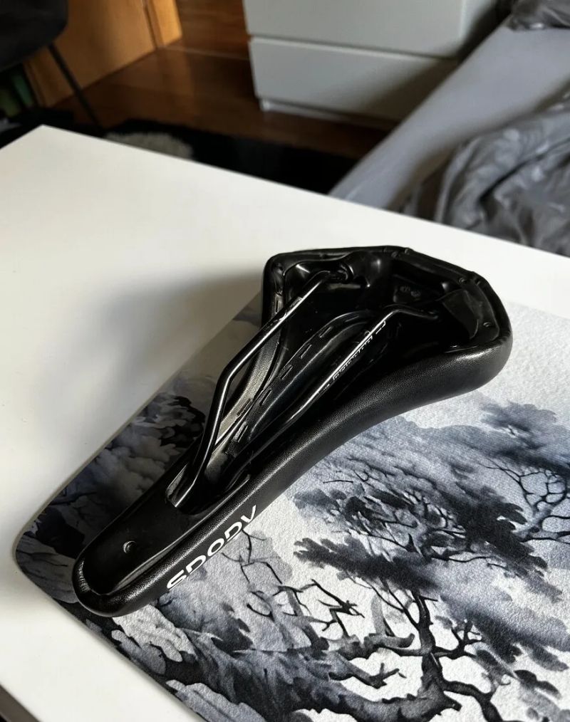 AGOGS kožená sedla na kolo