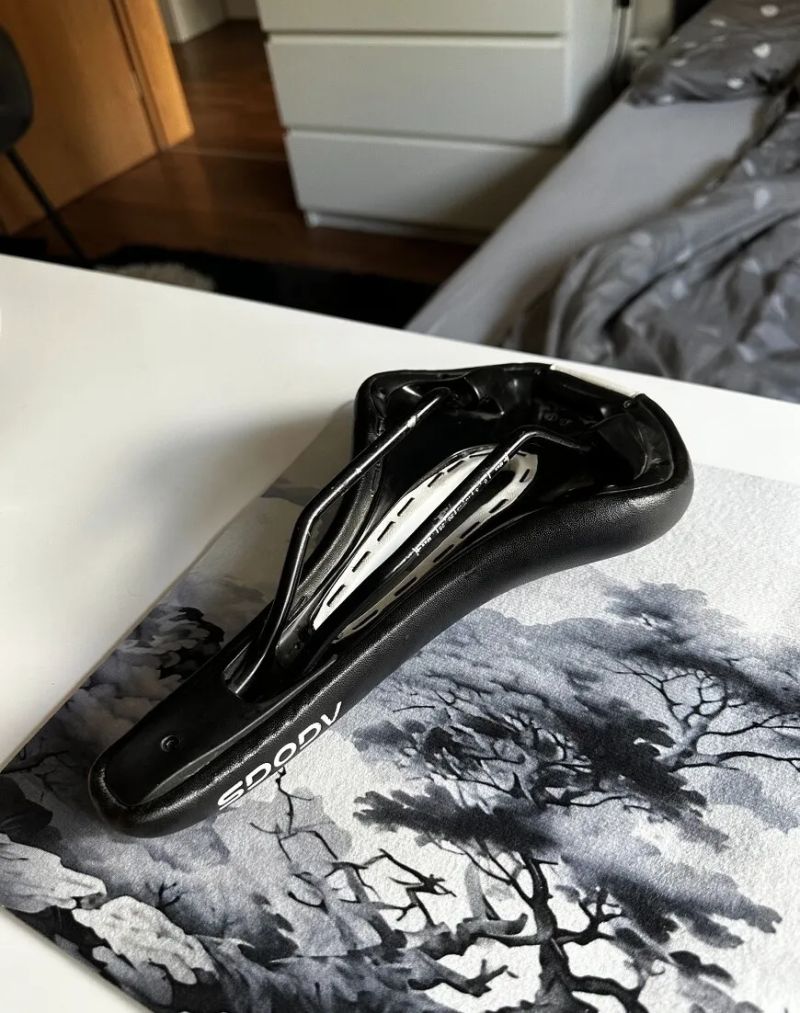 AGOGS kožená sedla na kolo