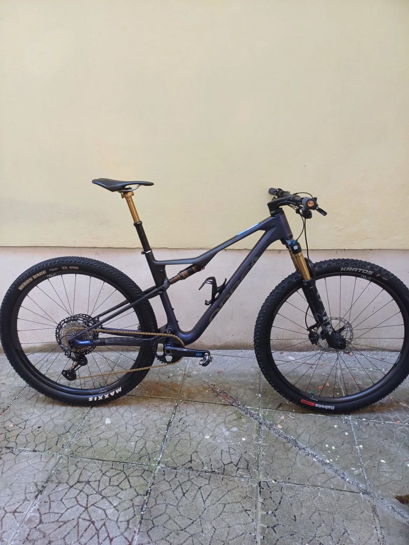 Prodám horské kolo Orbea Oiz M-PRO Veliksot L karbonové +karbonová kola 