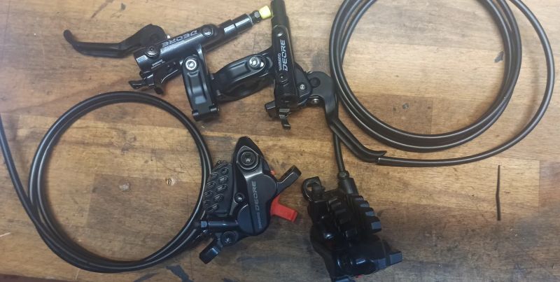 Čtyřpístkové brzdy Shimano BL M6120 sada