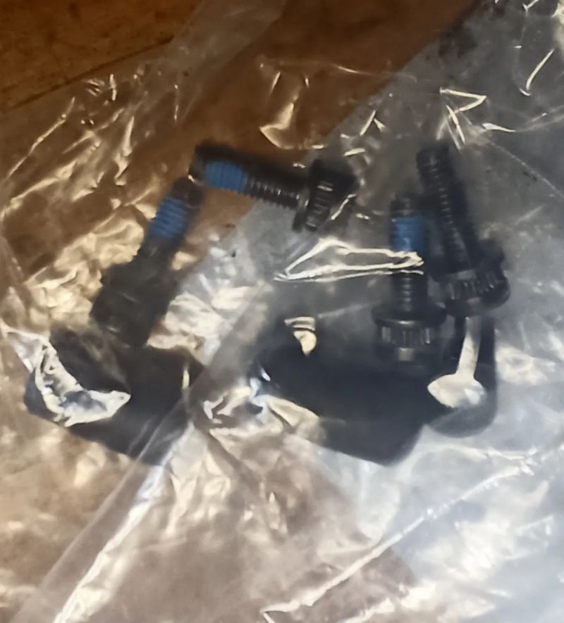 Čtyřpístkové brzdy Shimano BL M6120 sada