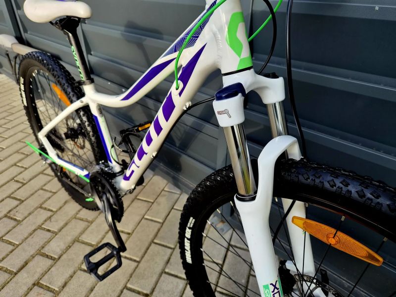 (81)Dámské/Dívčí horské kolo Scott 27,5"