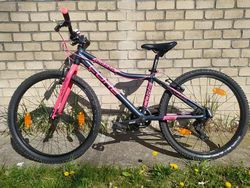 Core Core Nipper 24" černý mat s růžovou