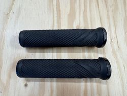 NOVÉ GRIPY LIZARD SKINS WASATCH