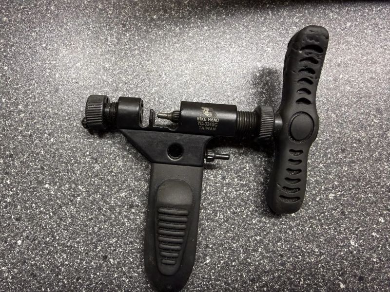 Nýtovač řetězu BIKE HAND YC-324SC PROFI