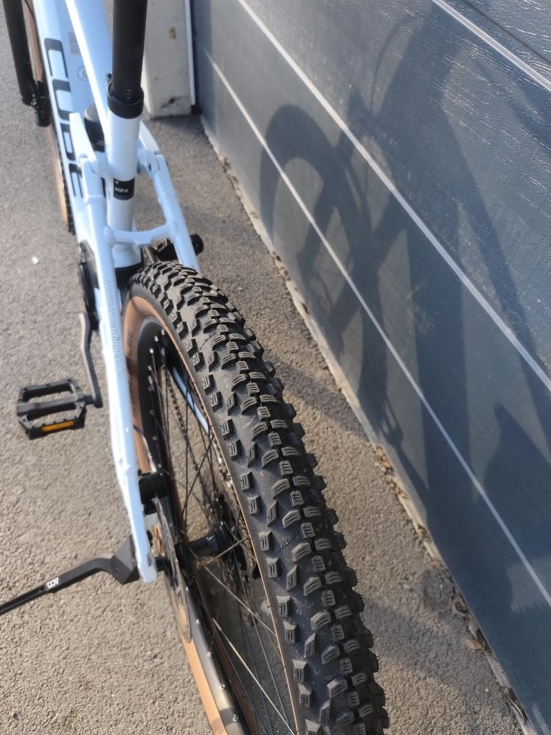 Cube Reaction Hybrid PRO