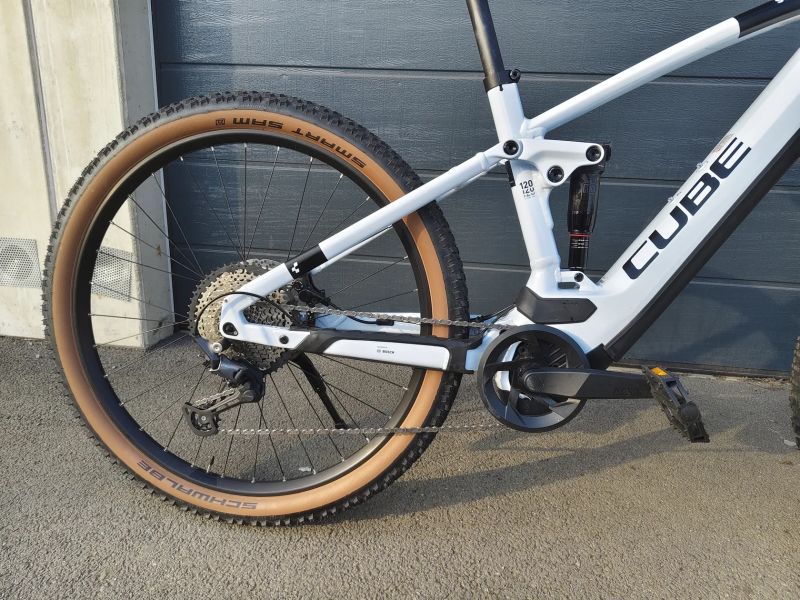 Cube Reaction Hybrid PRO