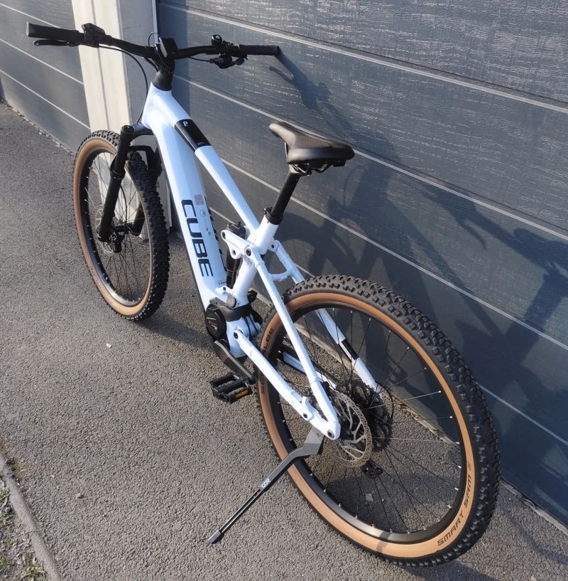 Cube Reaction Hybrid PRO