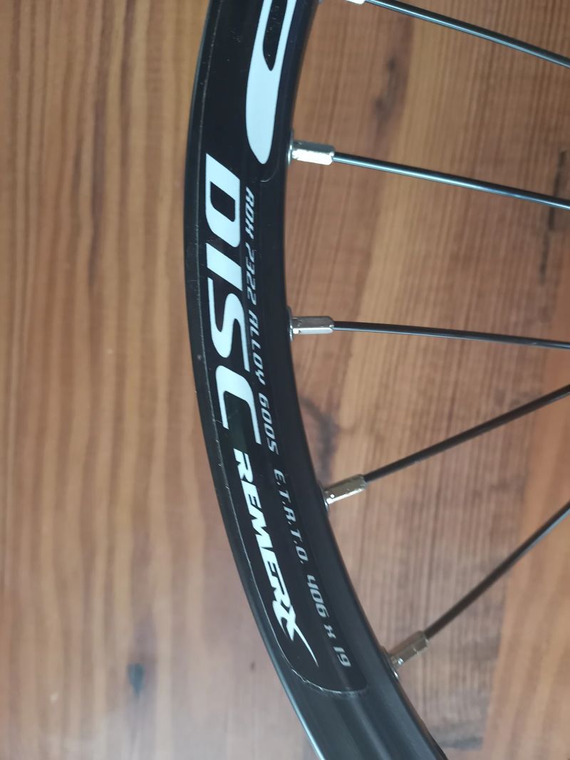 Zapletené přední kolo Remerx 20" pro kotoučovou brzdu - NOVÉ