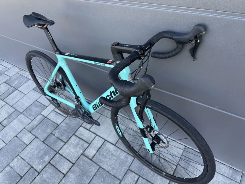 Bianchi Infinito karbon xe Ultegra Disc