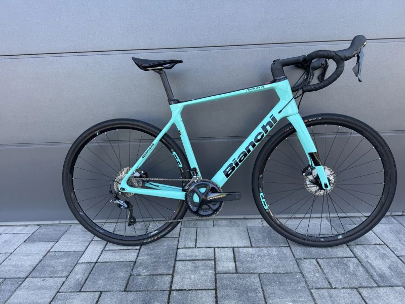 Bianchi Infinito karbon xe Ultegra Disc