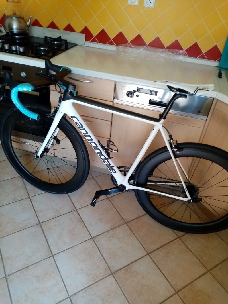 Cannondale SuperSix Evo Hi-Mod Carbon, Sram Red eTap. vel. M (170-180cm), jen 6,4 kg 