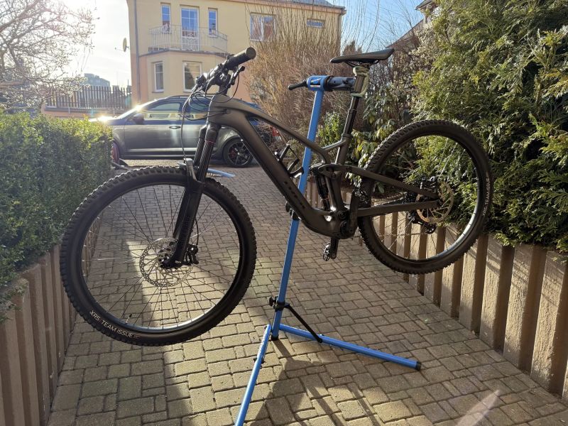 Trek Fuel EXe 9.5 Matte Dnister Black - vel. M