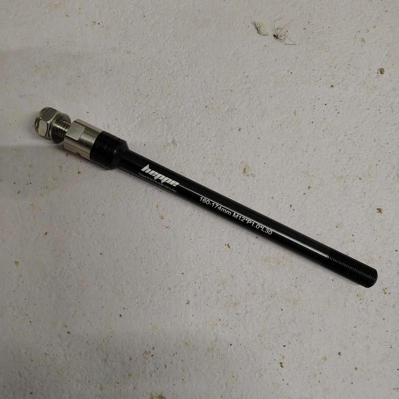 Zadní pevná osa pro vozík 