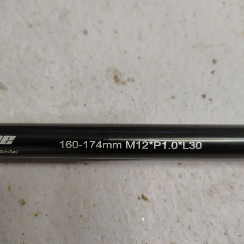 Zadní pevná osa pro vozík 