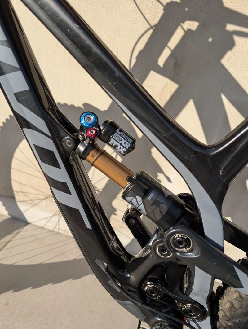 Pivot Cycles Phoenix Pro Saint Black