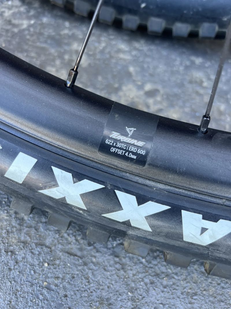 RaceFace Turbine kola 29" + Maxxis pneu