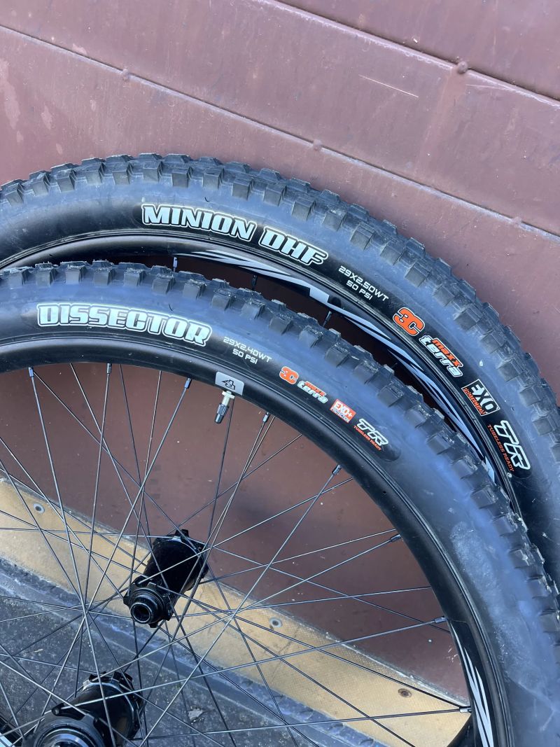 RaceFace Turbine kola 29" + Maxxis pneu