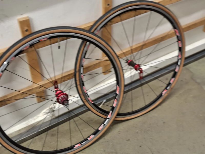 Prodám pár silničních kol