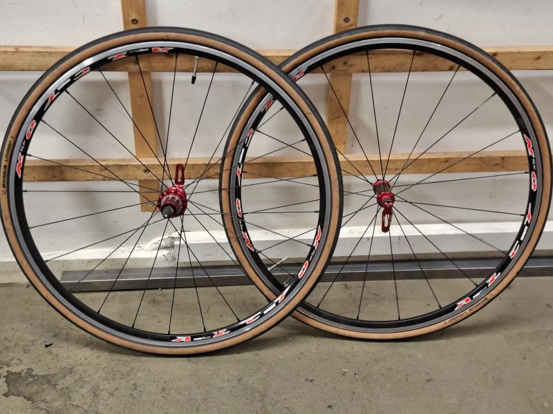 Prodám pár silničních kol