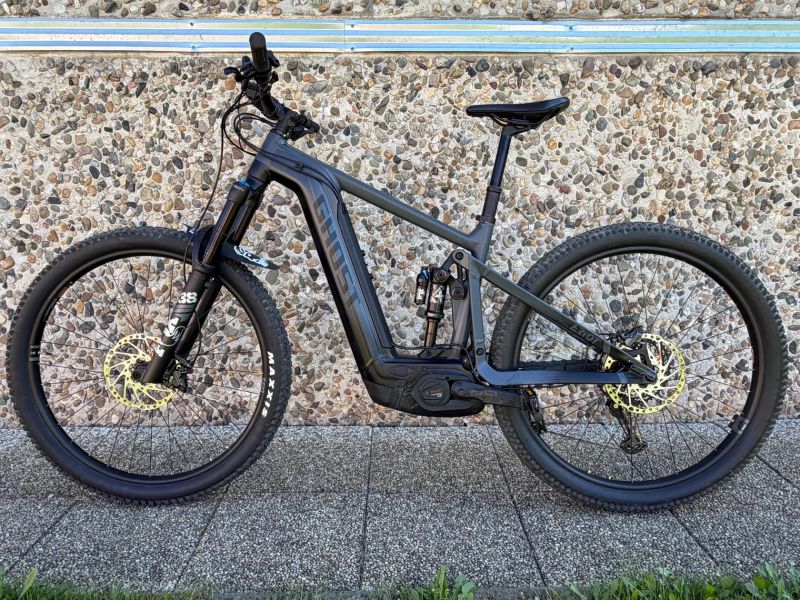  GHOST E-Riot AM AL 160/160 Universal B750 Grey/Black vel:M + další BATERIE BOSCH 750 wh bonus !!!