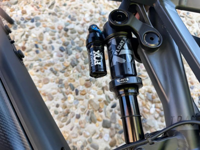  GHOST E-Riot AM AL 160/160 Universal B750 Grey/Black vel:M + další BATERIE BOSCH 750 wh bonus !!!