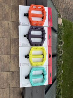 Pedály Bontrager Flat Line Comp