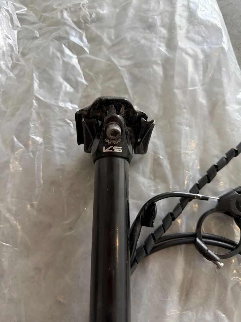 sedlovka LEVci karbon 30,9mm