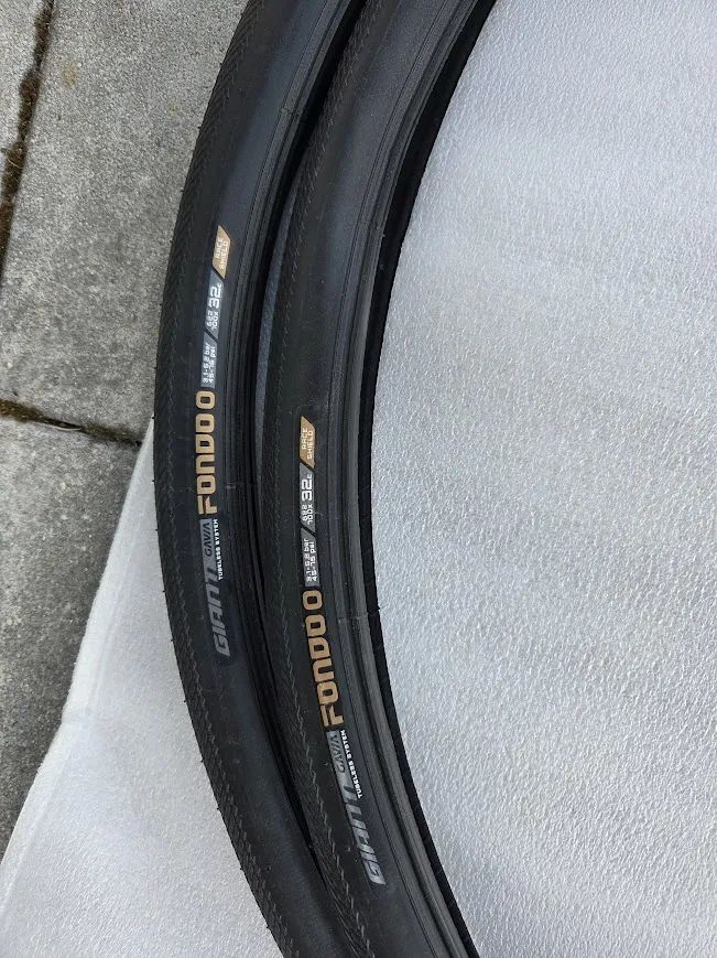 GIANT GAVIA FONDO 0 Tubeless 700x32c