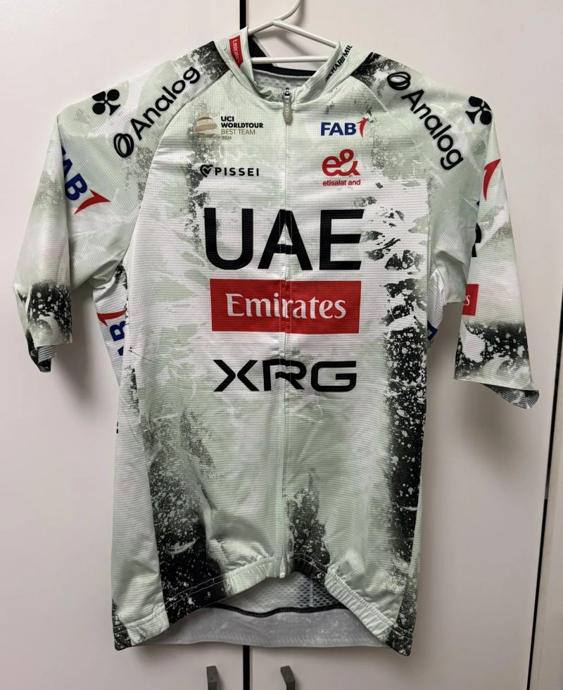 Dres Pissei - UAE team