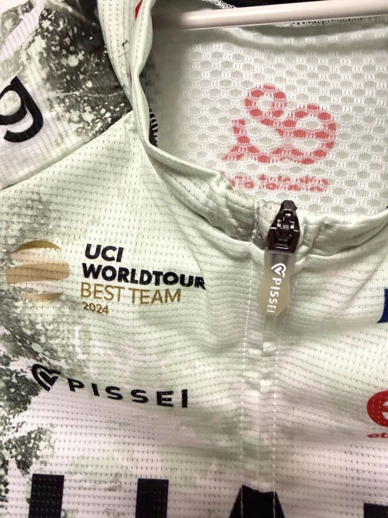 Dres Pissei - UAE team