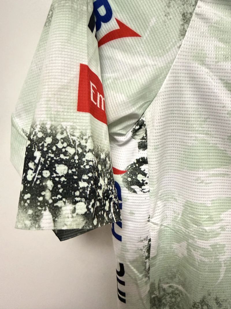 Dres Pissei - UAE team