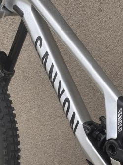 Na prodej: Canyon Sender L (2023) – kolo ve stavu jako z krabice!