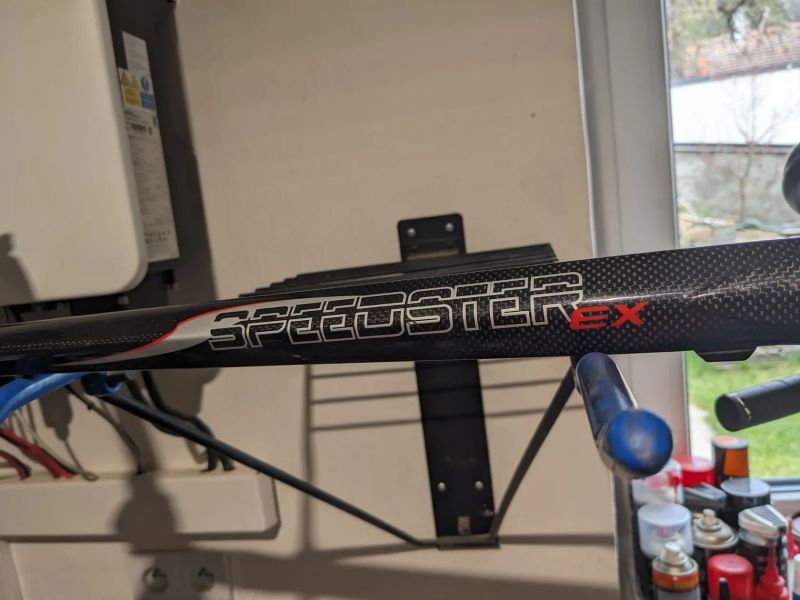 Karbonový rám, sedlovka, představec, řidítka