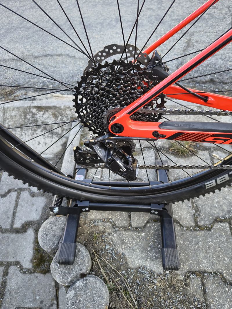 KARBONOVÉ HORSKÉ KOLO SCOTT .,. JAKO NOVÉ