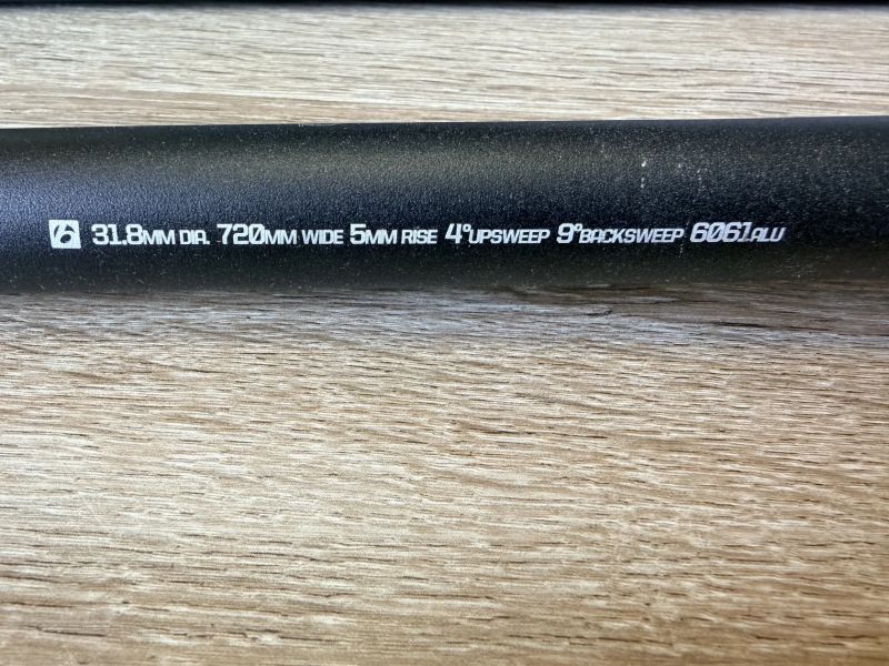 Bontrager řidítka 720/31,8