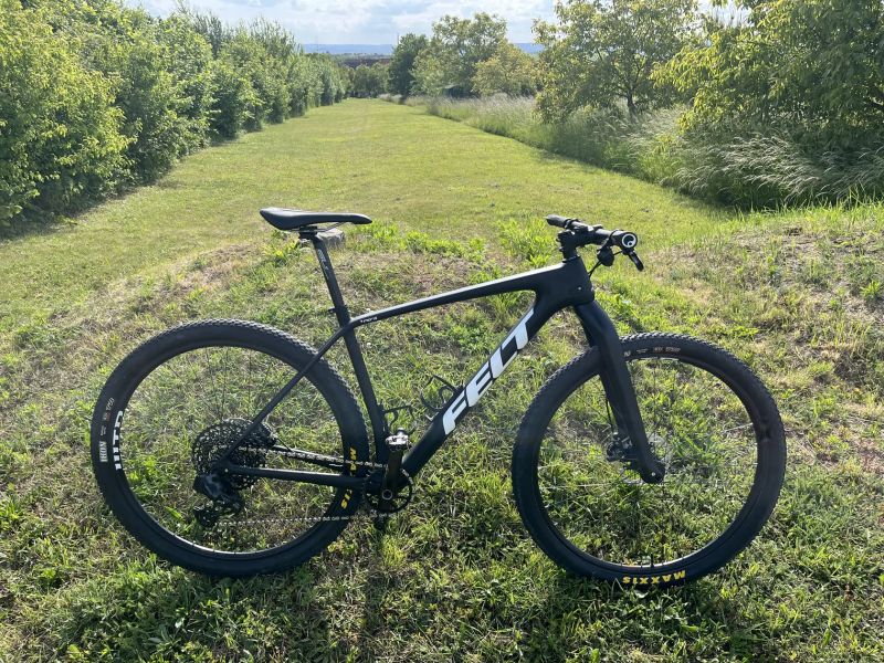 [REZERVACE] Felt Doctrine (20'', Sram GX AXS, pevná vidlice)