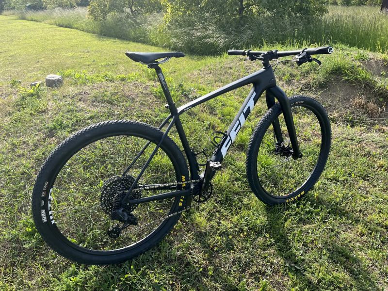[REZERVACE] Felt Doctrine (20'', Sram GX AXS, pevná vidlice)