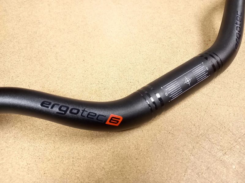 ERGOTEC - průměr 35 mm, délka 780mm - sundané z nového kola 